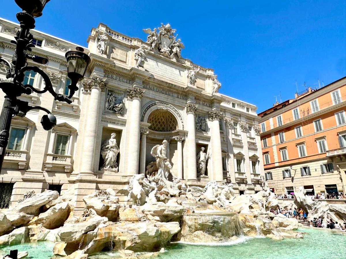 Trevi Romantic Alcova Luaran gambar